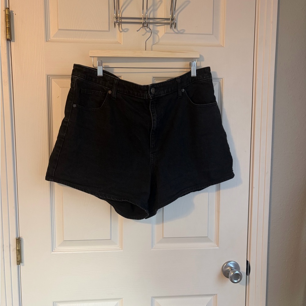 Universal Thread 90s Cutoff Shorts – Black Denim – Size 17/R